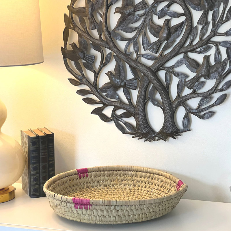 Panier de palmier tissé à la main avec accent rose