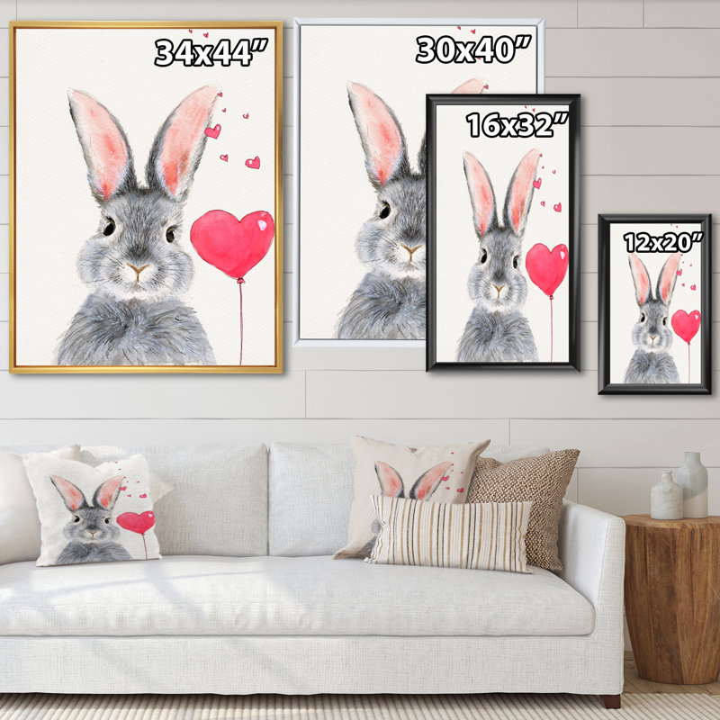 Adorable lapin gris moelleux avec cœur rouge - reproduction sur toile, H 44 po x l 34 po x P 1,5 po, Cadre flottant en érable