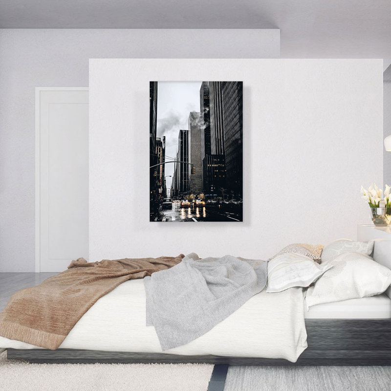 Rainy Streets of New York - reproduction de photo sur toile tendue, H 26 po x l 18 po x P 0,75 po