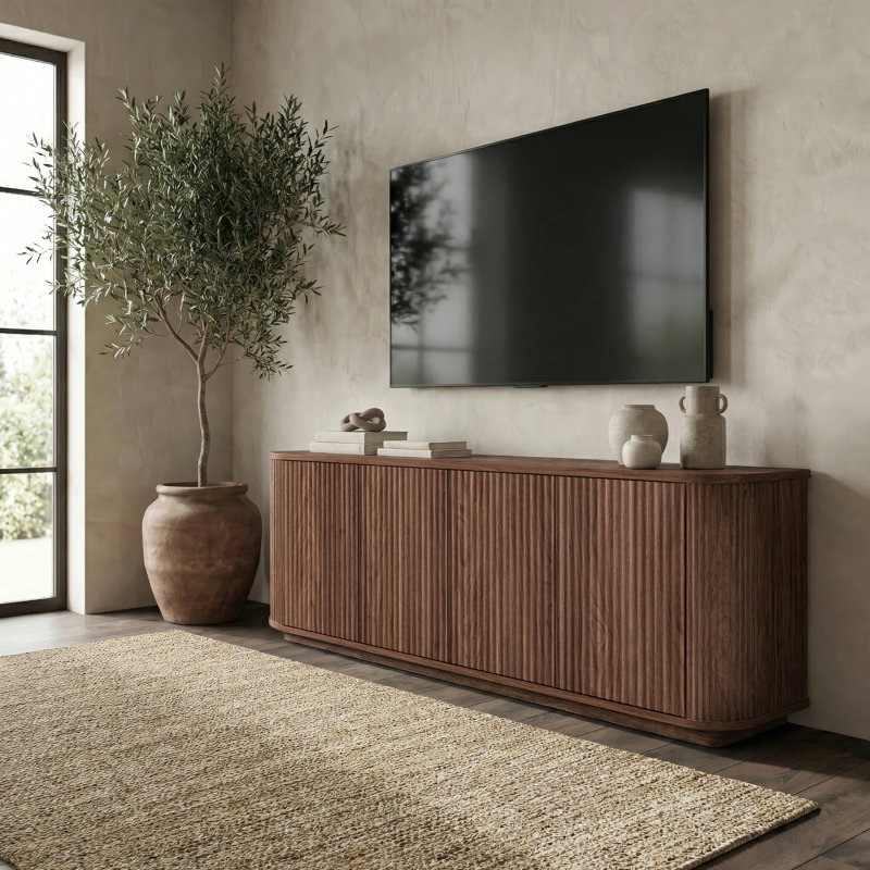 Meuble télé 68 po pour téléviseur de 75 po ou moins avec portes cannelées et gestion des câbles - Console média transitionnelle en noyer satiné pour le salon | Canton
