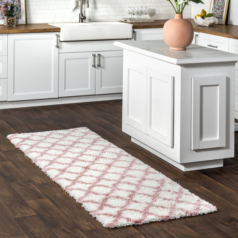 Tapis performance blanc / rose à poils longs et motif à treillis Cuanaic, Tapis de couloir 2 pi 8 po x 8 pi