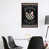 Toile avec cadre en bois brun classique n'est pas disponible