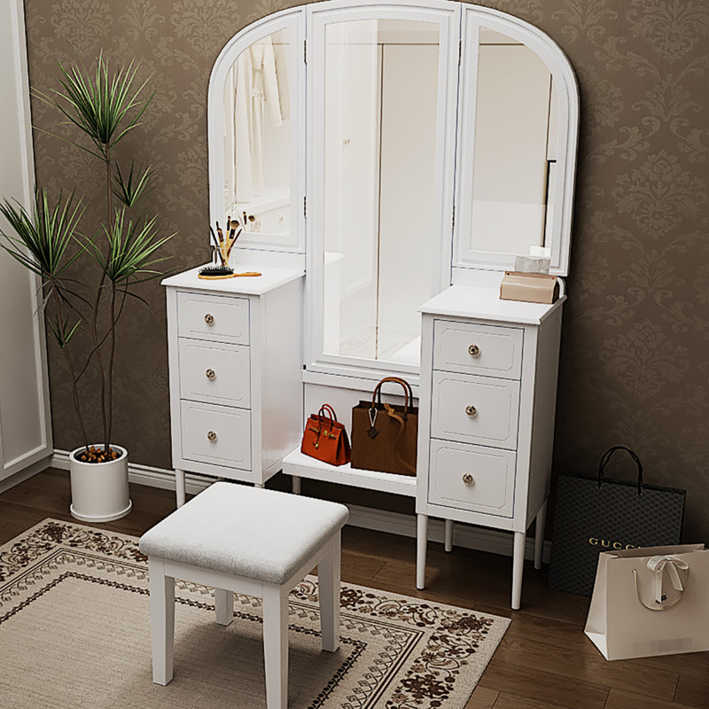 Meuble-lavabo blanc antique avec miroir triple, solution de rangement à 6 tiroirs, siège moelleux et miroir pleine grandeur pour arrangement de coiffeuse de chambre à coucher, décor confortable
