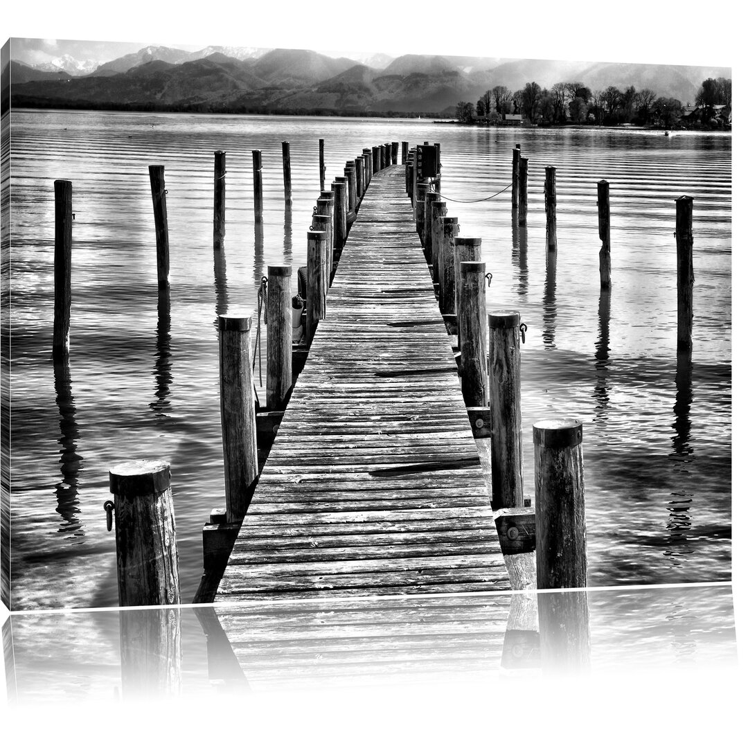 Leinwandbild Langer Holzsteg ins Meer in Monochrom