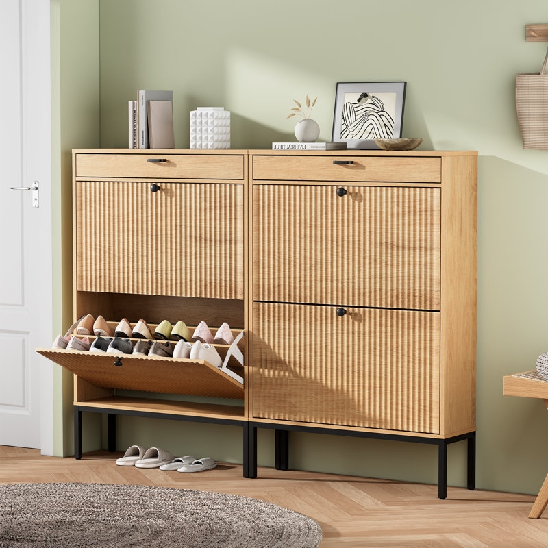 Range-chaussures de grande capacité de style moderne et minimaliste, Bois jaune moyen