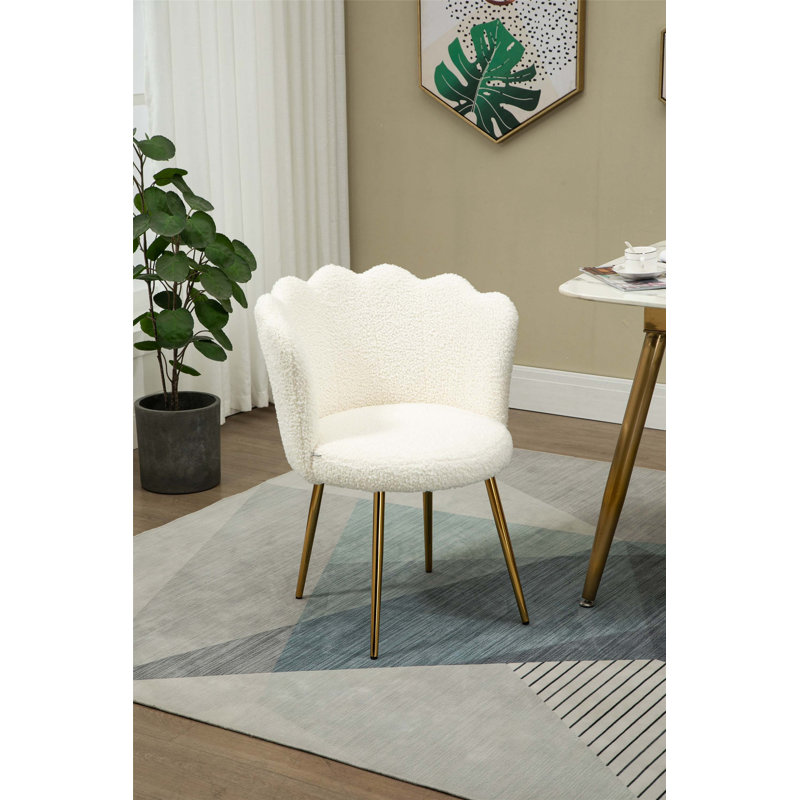 Fauteuil demi-tonneau de 22,8 po Marjeanne, Polyester peluche blanc