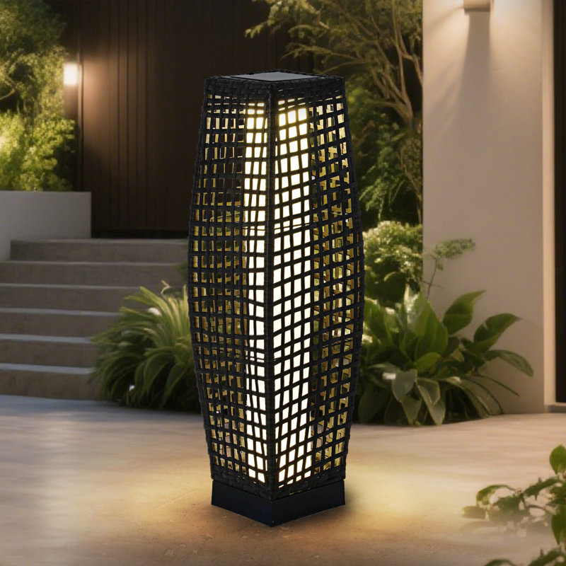 Lampe sur pied d'extérieur à DEL en osier à énergie solaire intégrée Fuji