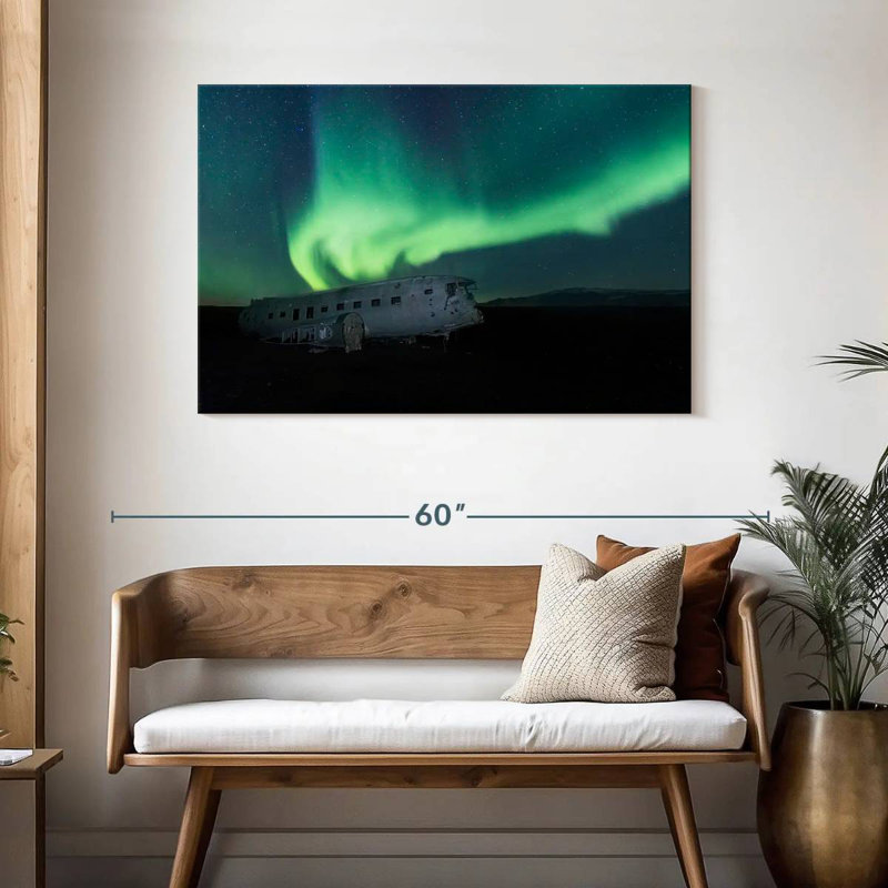 Alvord Aurora au-dessus d'un avion