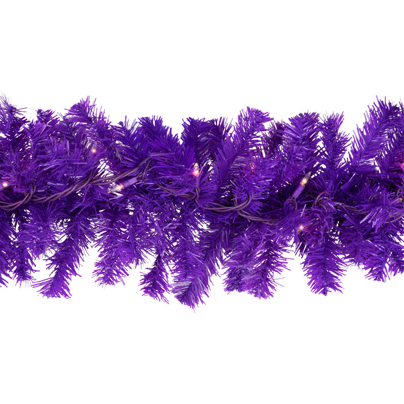 Guirlande de Noël en pin artificiel pré-éclairée - 9 pi - lumières claires, Mauve