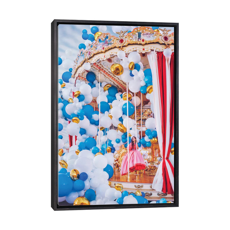 Carrousel de Moscou par Hobopeeba-impression, Pas de tapis, H 40 po x l 26 po x P 1,5 po, Toile avec cadre noir patiné