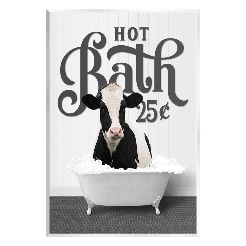 «Hot Bath Farm Cow» sur panneau de fibres à densité moyenne par impression à lettres et doublée, H 19 po x l 13 po x P 0,5 po