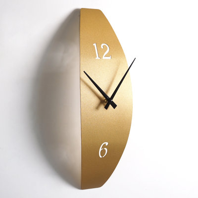 Horloge murale moderne en métal Curve of Time 