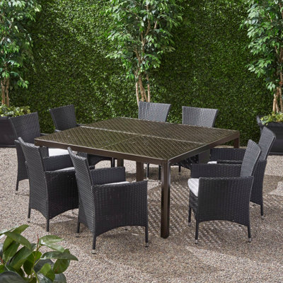 Elledge Square 8 - Person 61.25