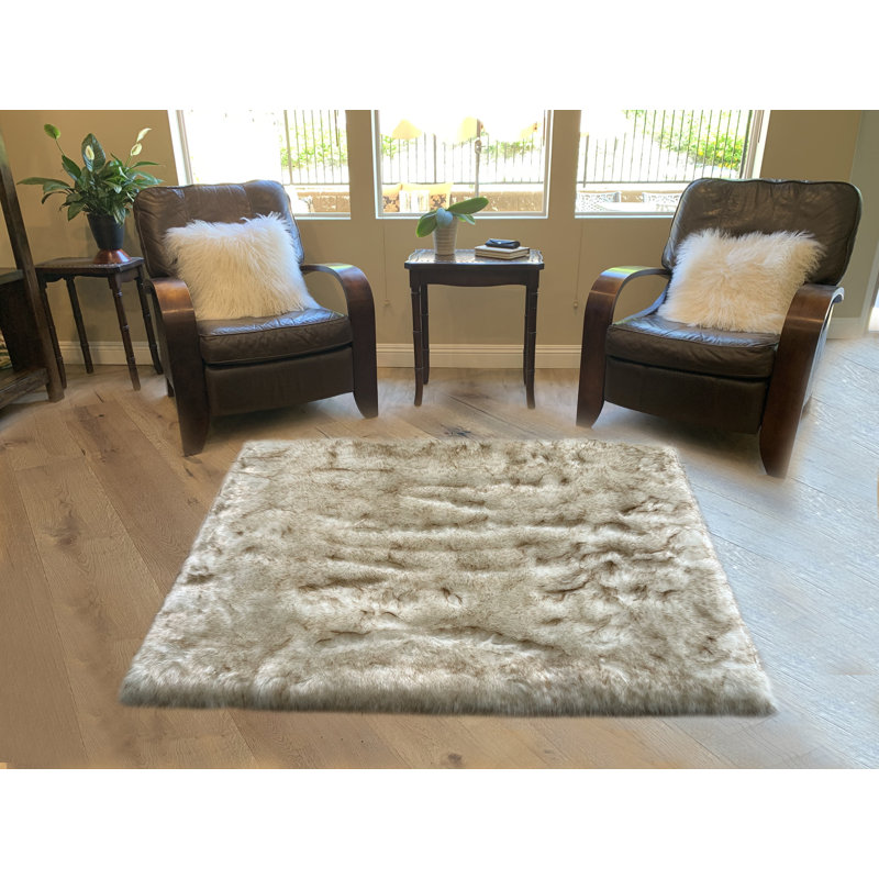 Mar Vista Faux Sheepskin Indoor Rug, Square 6'6"