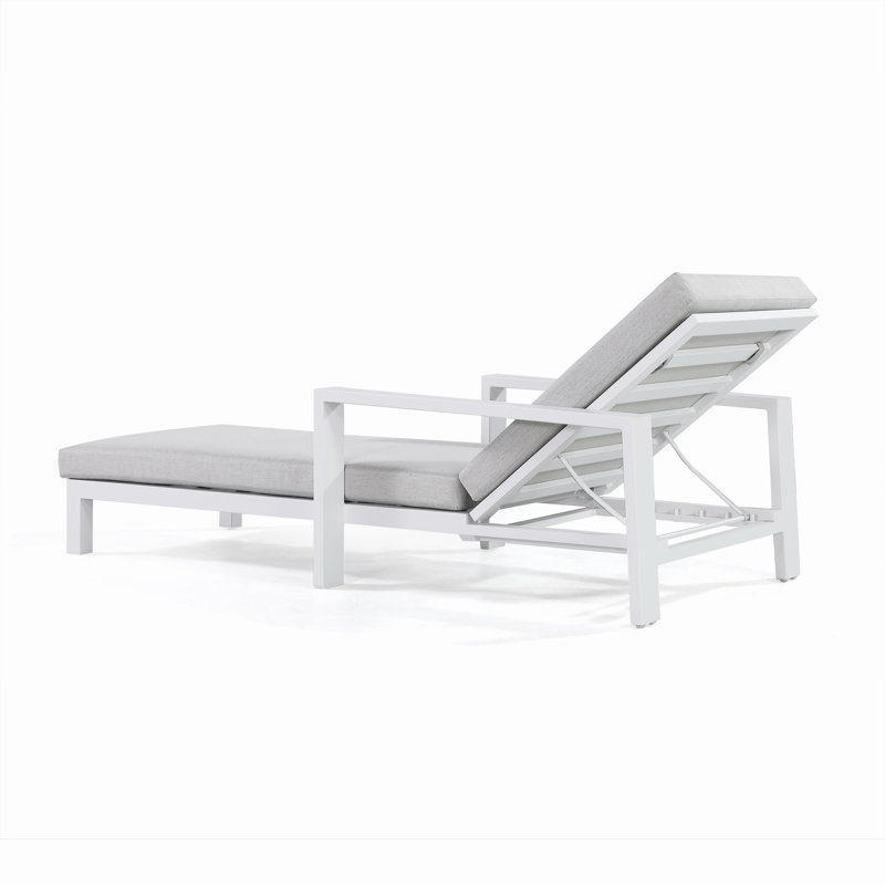 Chaise longue d'extérieur en métal Hoyt, Coussin gris silex / cadre noir ardoise, Light Grey    
