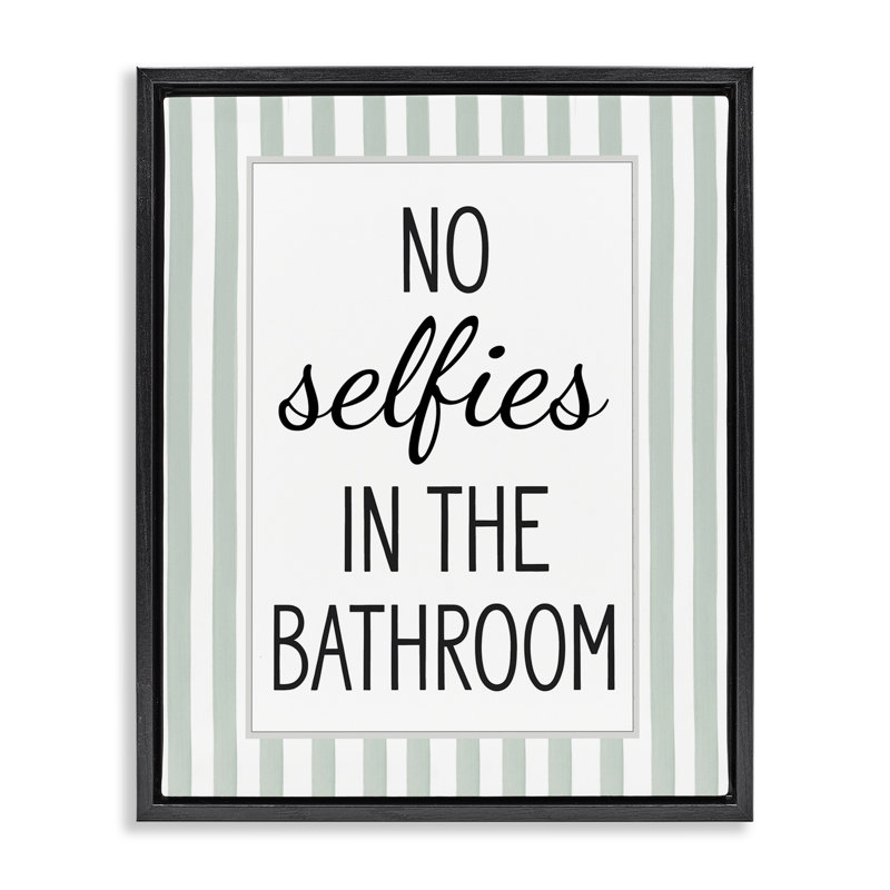 «No Selfies In Bathroom Floating Frame», design par Lettré et doublé, Cadre flottant noir de jais, H 21 po x l 17 po