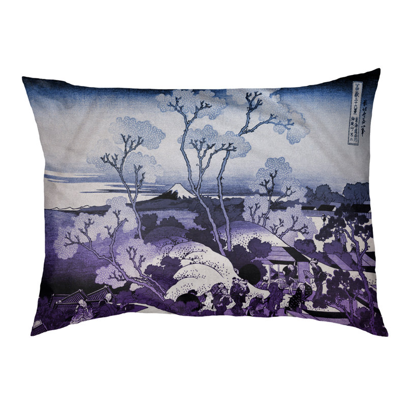Coussin stylisé mountain fuji through the cerise Burkart, L 42 po x l 52 po, Bleu / mauve / brun foncé