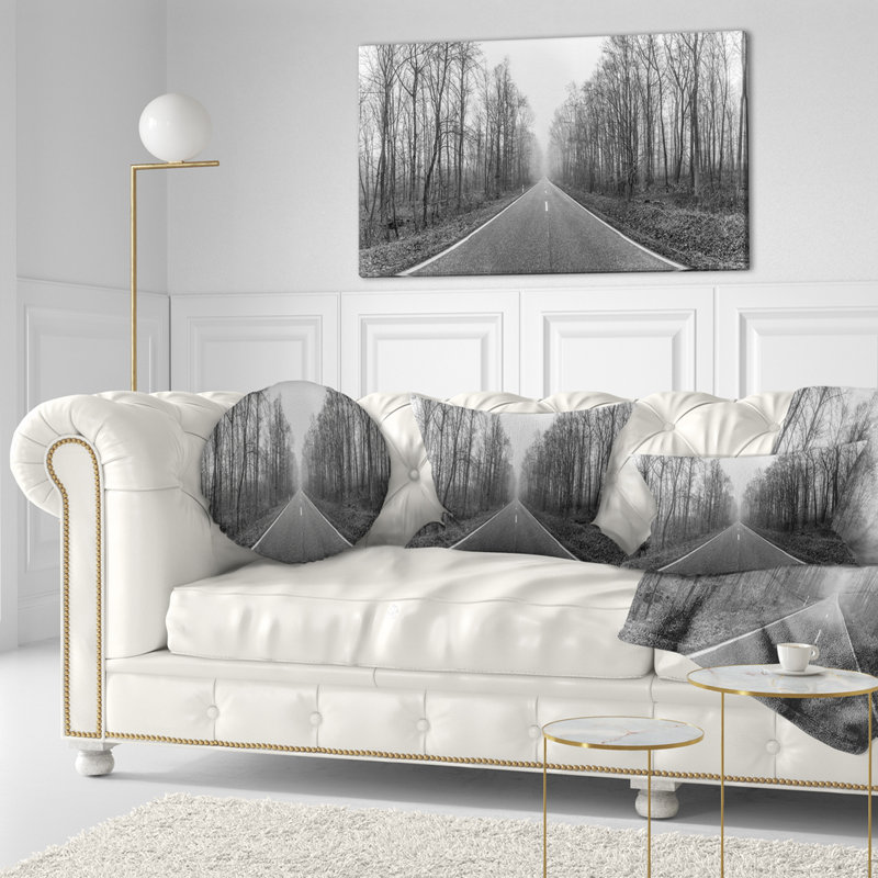 Coussin décoratif noir et blanc Freeway in Forest