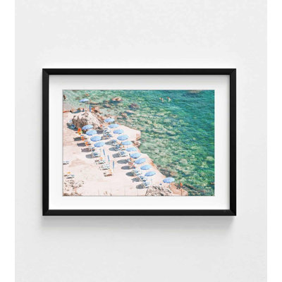Coastal Retreat - Photographie de plage méditerranéenne