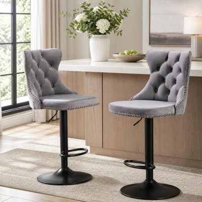 Tabourets de bar pivotants en velours à hauteur réglable de 25 à 33 pouces, base de 17,7 pouces, tabourets de bar rembourrés modernes avec dossier capitonné et confortable pour la maison et l'îlot de cuisine, gris, ensemble de 2, AS1812GY