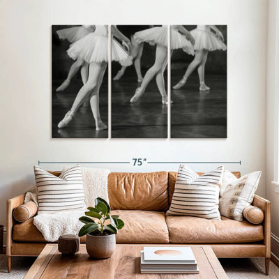Enn Elegant Ballet Dancers