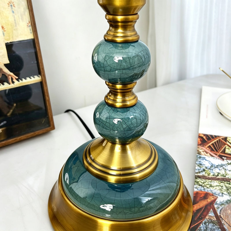 Lampe de table vintage en céramique verte craquelée de 33 cm avec base en laiton, abat-jour plissé en forme de champignon