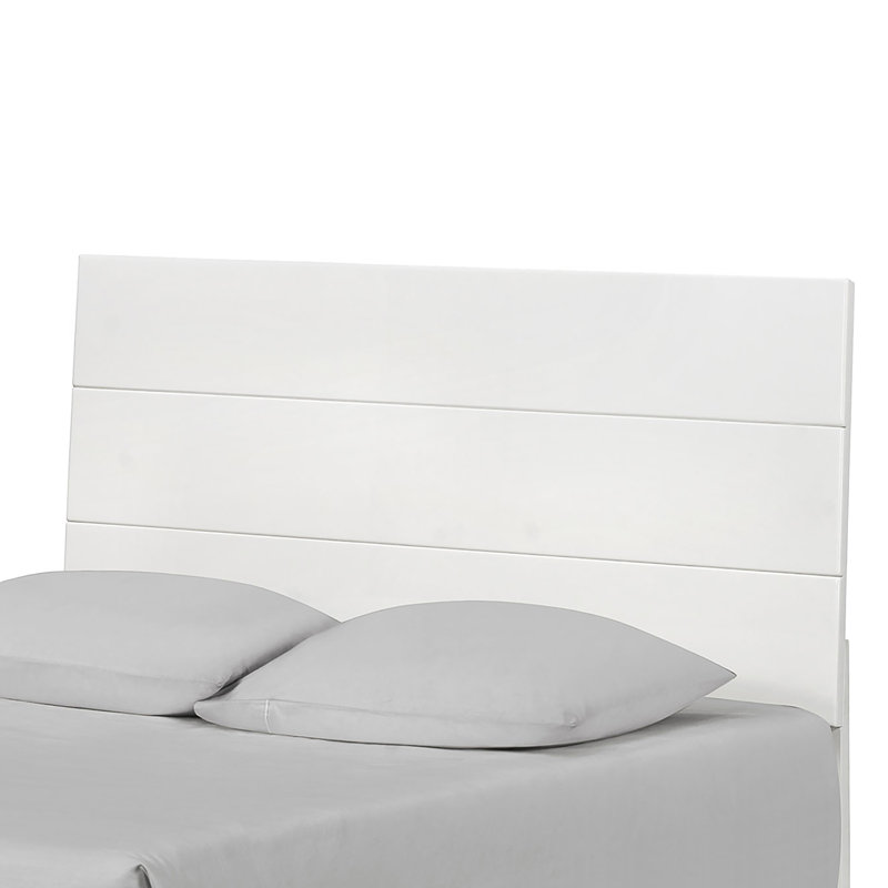Ensemble de chambre avec grand lit 5 pièces Coonrod