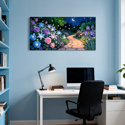 Paysage et nature, chemin de jardin éclairé par la lune avec des fleurs brillantes