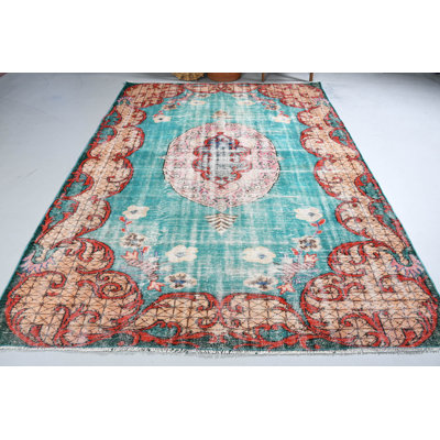 Tapis turc tissé à la main avec de magnifiques motifs floraux, parfait pour le salon ou la chambre à coucher