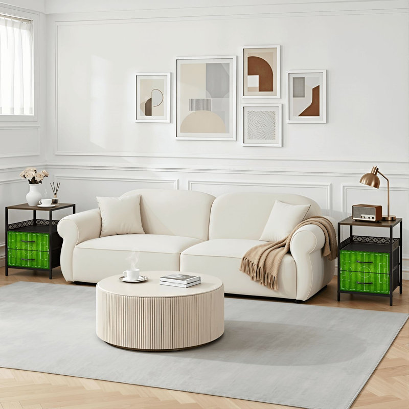 Table de chevet avec station de recharge, table de chevet à 2 tiroirs avec ports USB et prises électriques, tablette ouverte, table de chevet noire pour chambre ou salon. Motif imprimé sur le terrain de football vert avec zones de but.