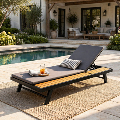 Ensemble de chaises longues d'extérieur en fer noir et teck avec dossier réglable, coussin résistant à l'eau pour la détente sur le patio et la piscine