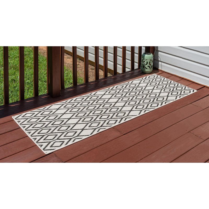 Geometric Indoor / Outdoor Area Rug, Runner 61cm x 185.4cm