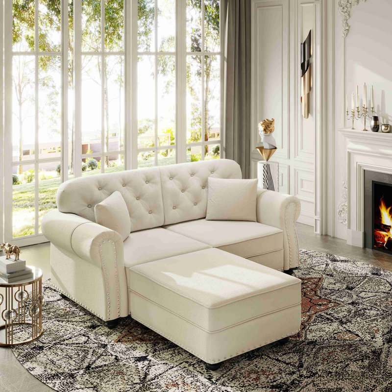Canapé Chesterfield de 63 po en velours avec garniture cloutée et accoudoirs roulés, canapé de style Mid-Century moderne capitonné, comprenant 2 coussins