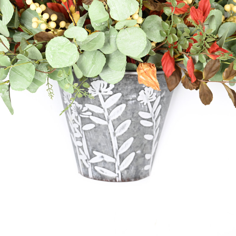 Arrangement floral fausses baies et eucalyptus en pot
