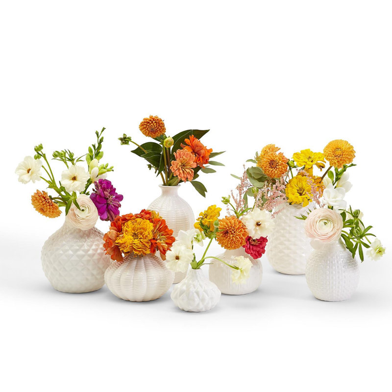 Ensemble de 7 vases décoratifs en céramique à finition blanche H 8 po