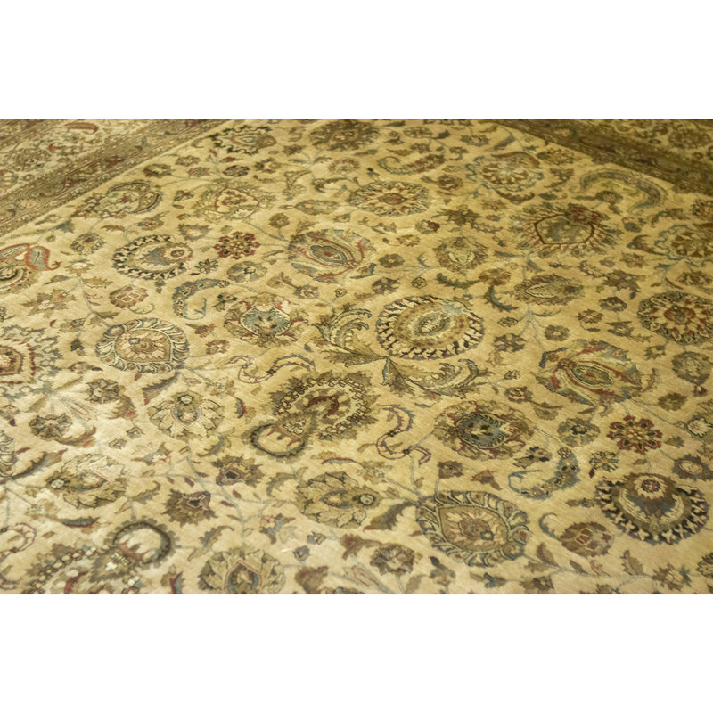 Hand Knotted Wool Area Rug in Gold And Beige