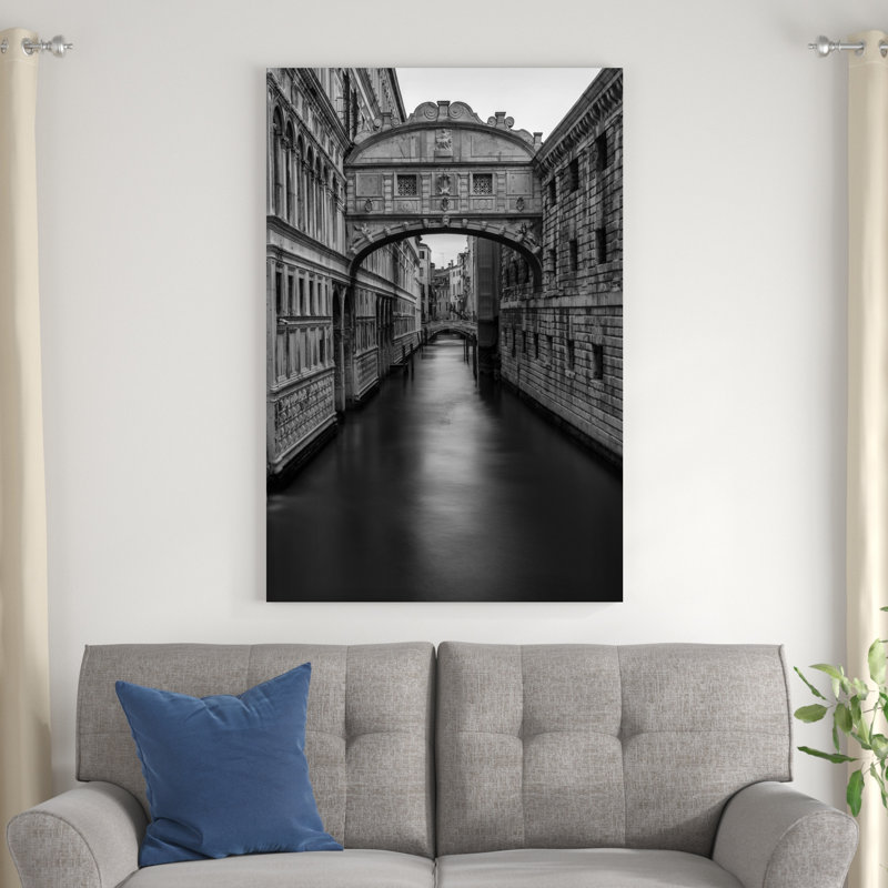 Pont noir et blanc des soupirs, H 48 po x l 32 po x P 1,25 po
