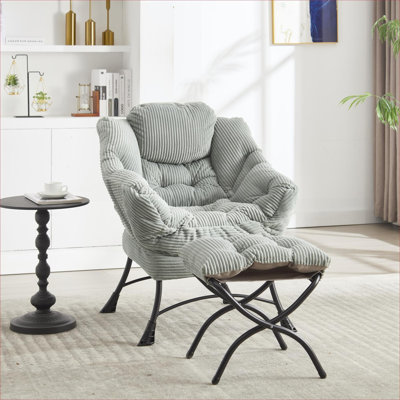 Méridienne rembourrée en tissu vert moelleux de style moderne avec repose-pieds pour lire à loisir dans de petits espaces