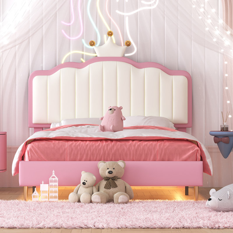 Grand lit princesse rembourré avec tête de lit couronne, lit plateforme avec bandes claires, pieds en métal doré et rose