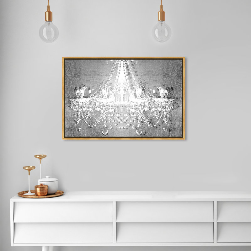«Dramatic Entrance Chrome» par Oliver Gal - impression sur toile tendue, H 16 po x l 24 po, Cadre doré