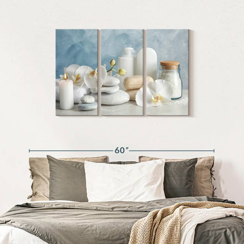 «White Spa Essentials», reproduction sur toile, H 28 po x l 45 po x P 1,25 po