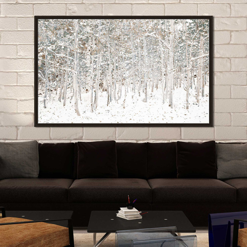 «White Snow Wonderland», reproduction de photo sur toile, H 21,5 po x l 33,5 po x P 2 po, Cadre flottant espresso