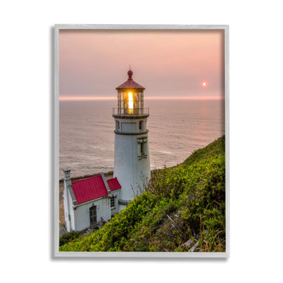 Phare au coucher du soleil encadré sur bois par Jeff Poe, photographie