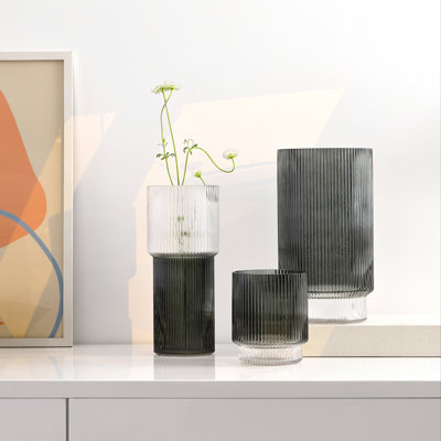 Vase en verre cannelé en zinc