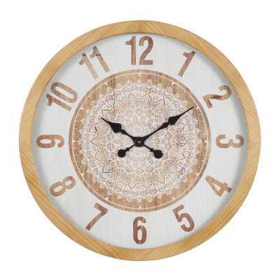 Horloge murale brune avec fond blanc