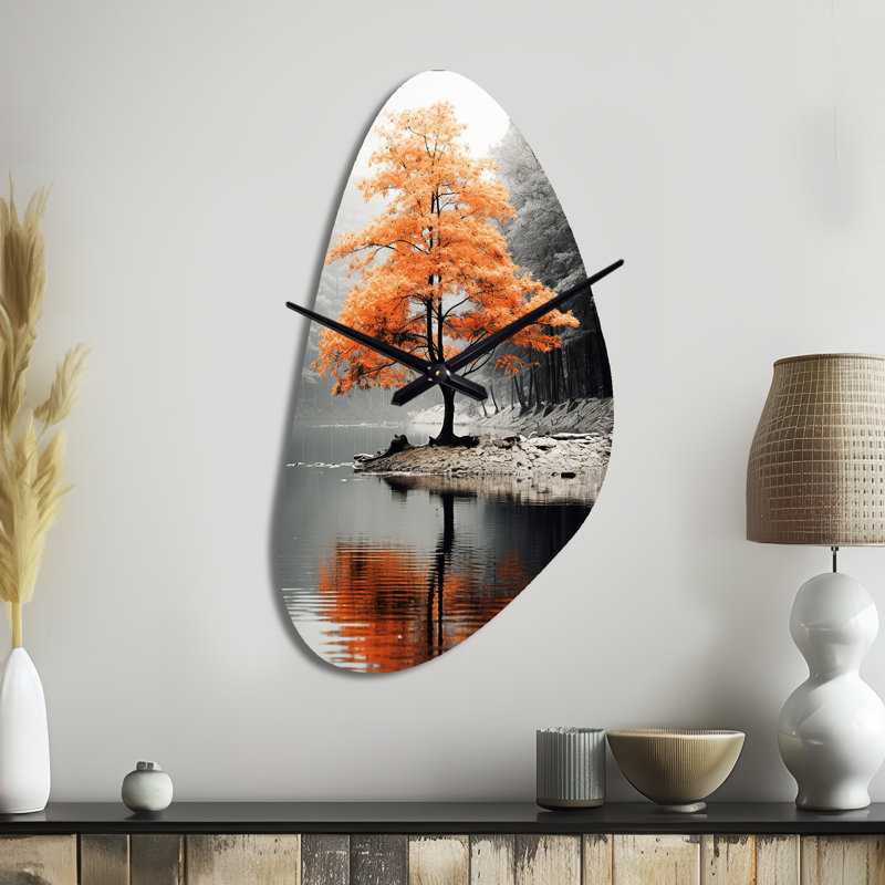 Orange et gris forêt Autumn Elegance II - grande horloge murale orange - forme unique, Moyenne