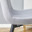 Chaise de salle à manger avec coussin de dossier en cuir artificiel gris clair, pieds en métal noir, conception de coussin incurvé élargi pour plus de confort, convient aux restaurants, cuisines, chambres à coucher, bureaux.-1281752850-1275955216