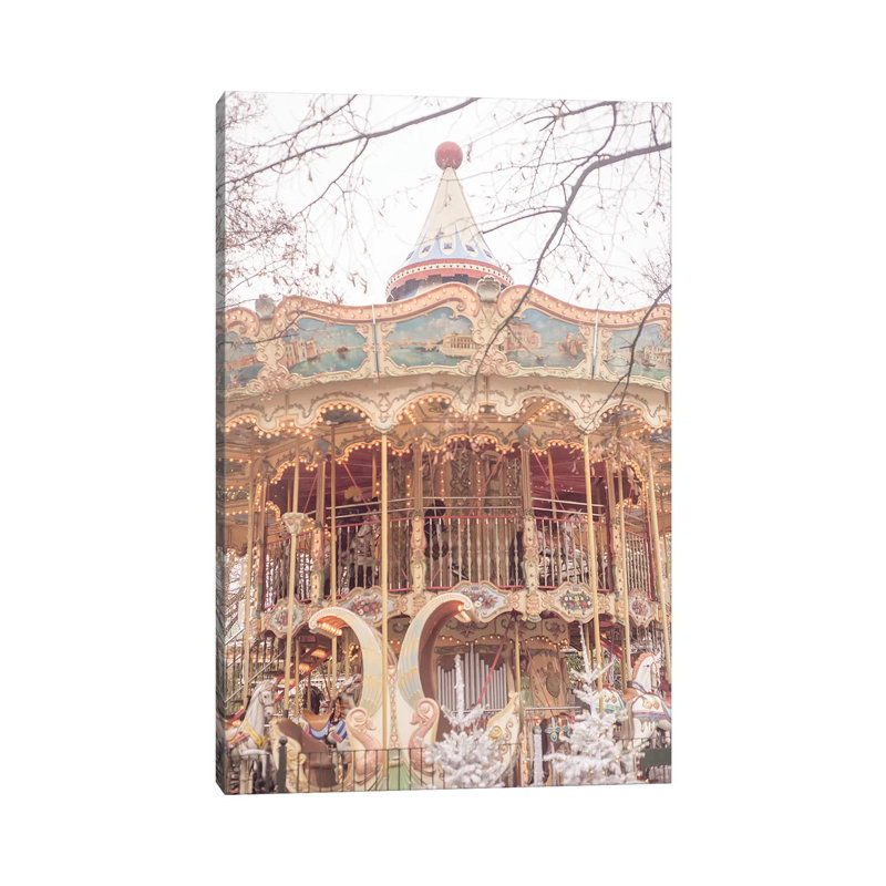 Carousel in the Snow par Ruby and B - reproduction de photo sur toile tendue, H 18 po x l 12 po x 1,5 po