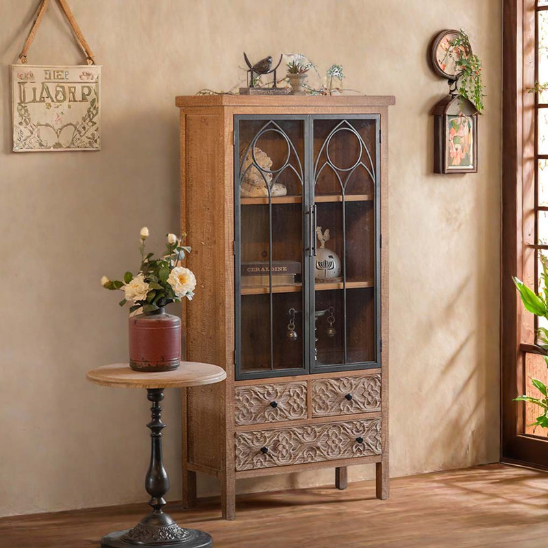 Buffet en bois massif sculpté à l'ancienne