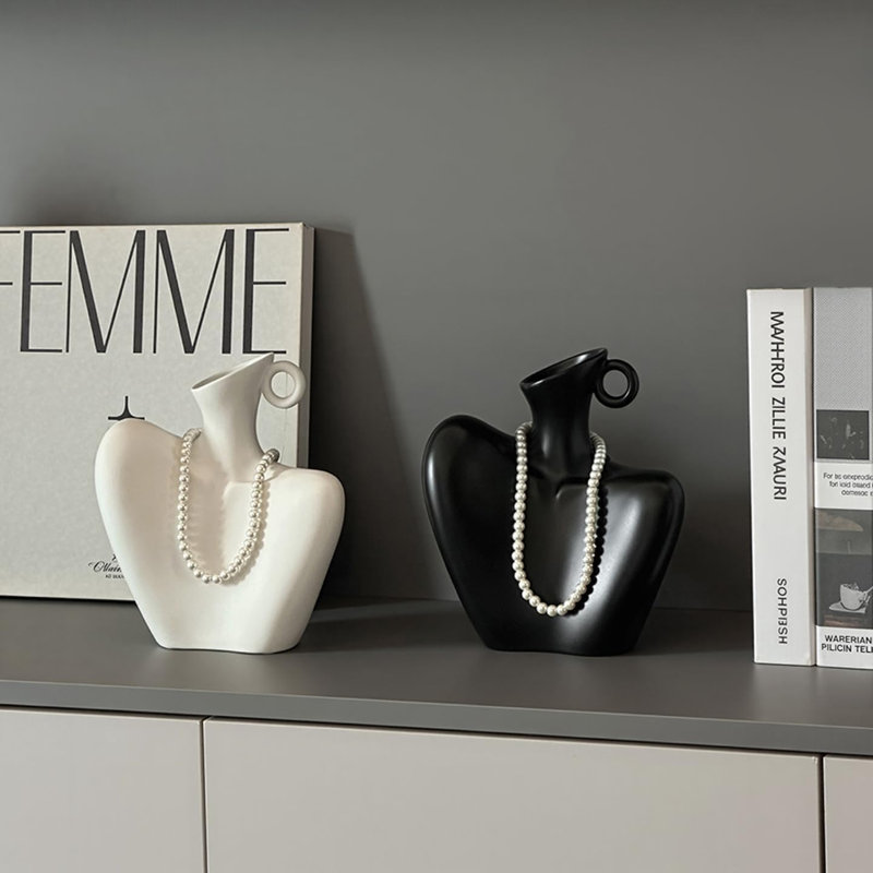 Vase blanc moderne et minimaliste pour le salon